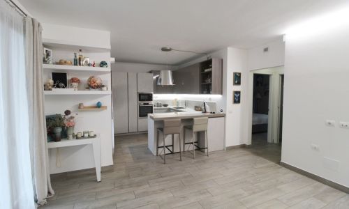 Soggiorno con cucina a vista